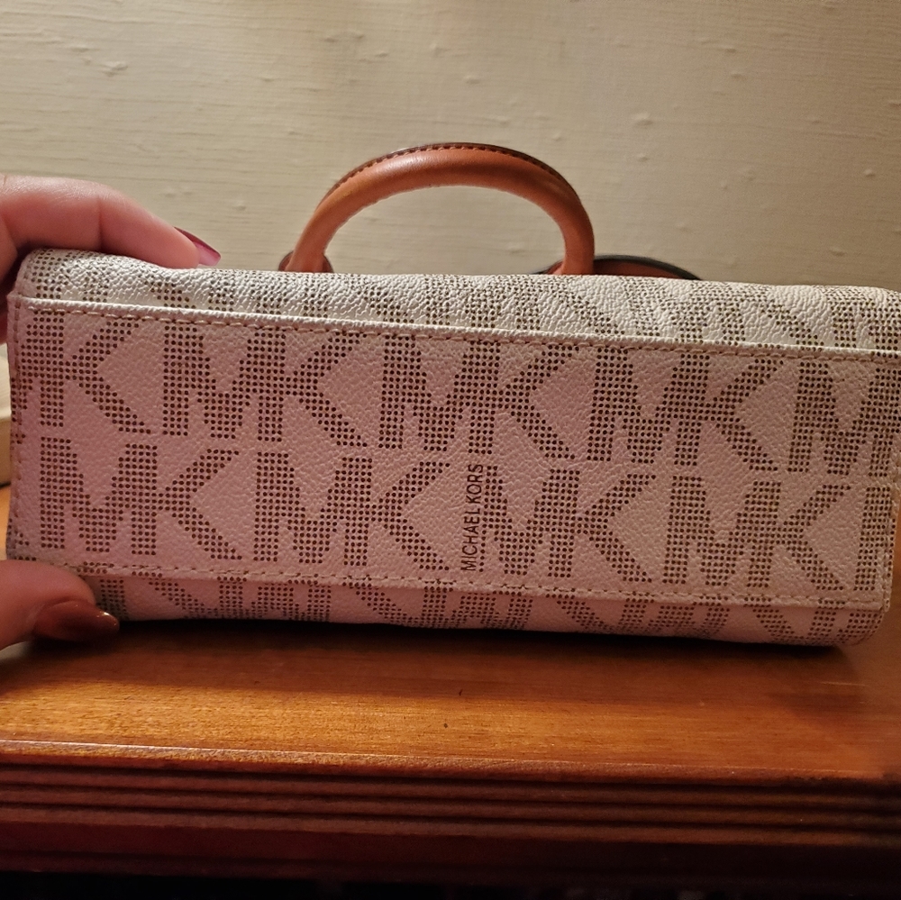 SOLD - Picture 4 of 8